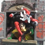 Harley Quinn and Robin statue